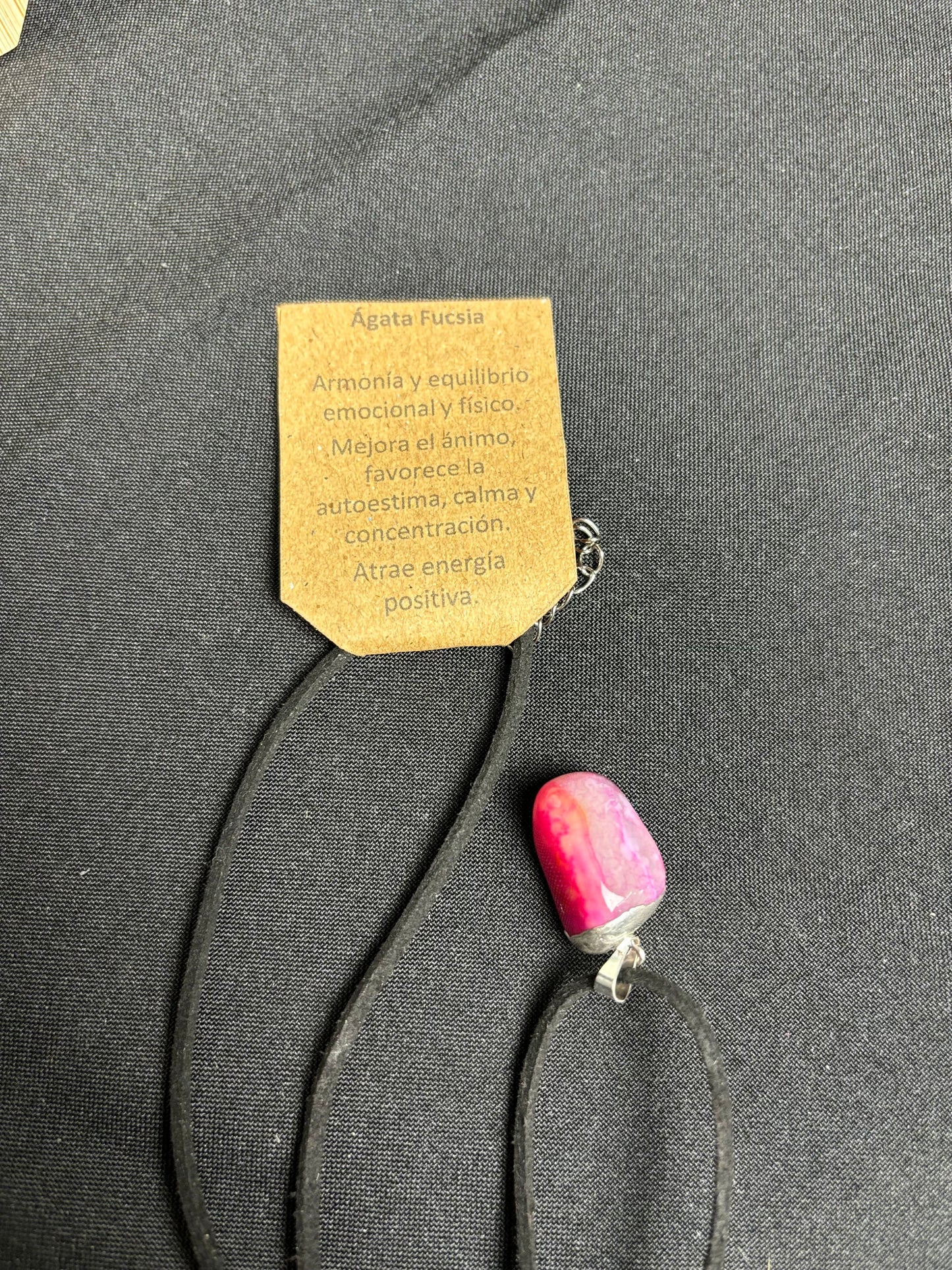 Collar de Tiento con dije Ágata Fucsia