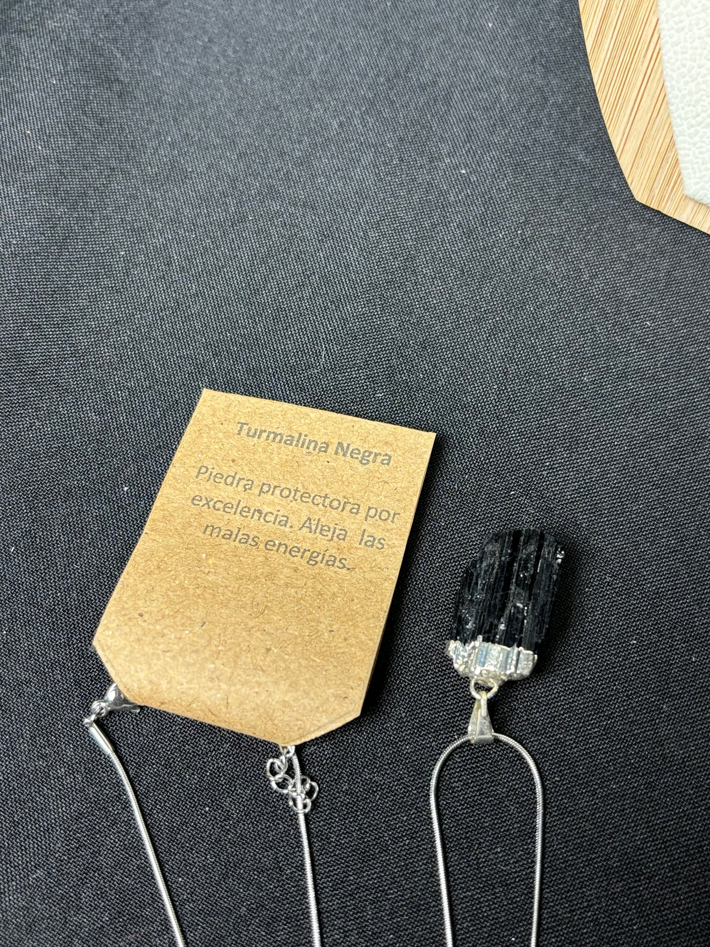 Cadena con dije Turmalina Negra