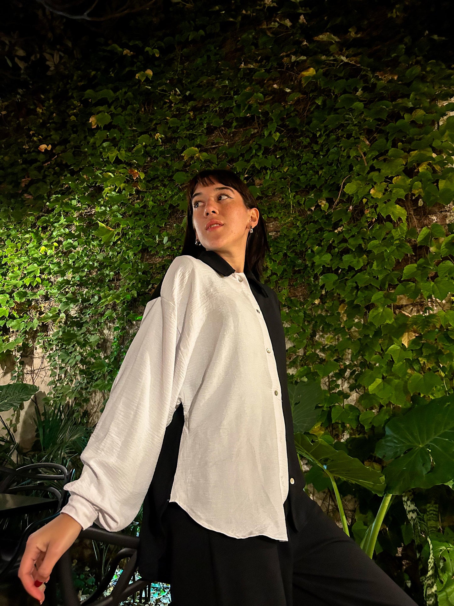 Camisa Blanca y Negra