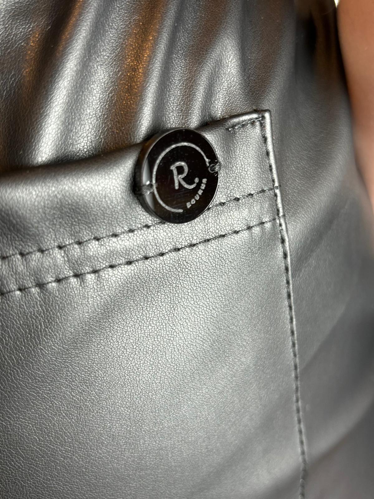 Pantalón Ecocuero Negro con Bolsillos